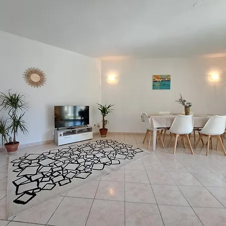Grand T2 Proche Centre Ville, Vue Et Montagne Apartment *