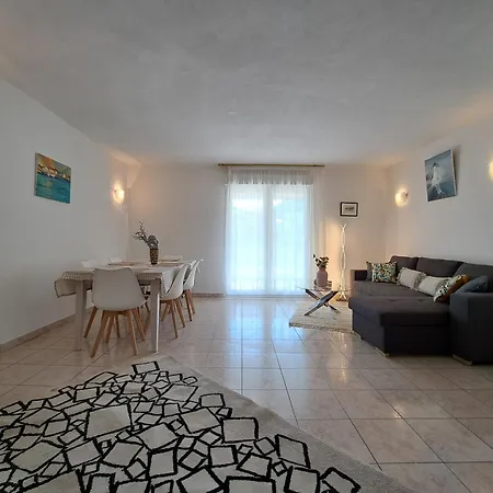 Grand T2 Proche Centre Ville, Vue Et Montagne * Bastia (Corsica)