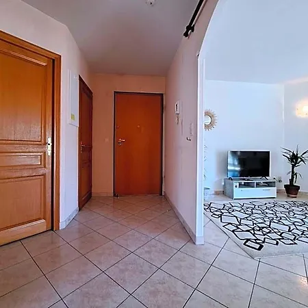 Apartment Grand T2 Proche Centre Ville, Vue Et Montagne