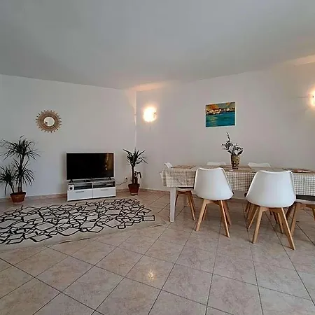 Apartment Grand T2 Proche Centre Ville, Vue Et Montagne *