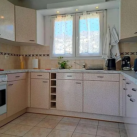 Apartment Grand T2 Proche Centre Ville, Vue Et Montagne *